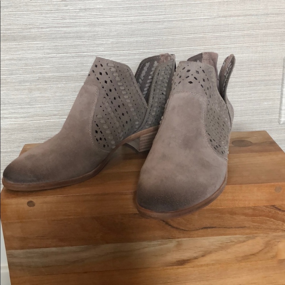 Vince Camuto Prasta booties